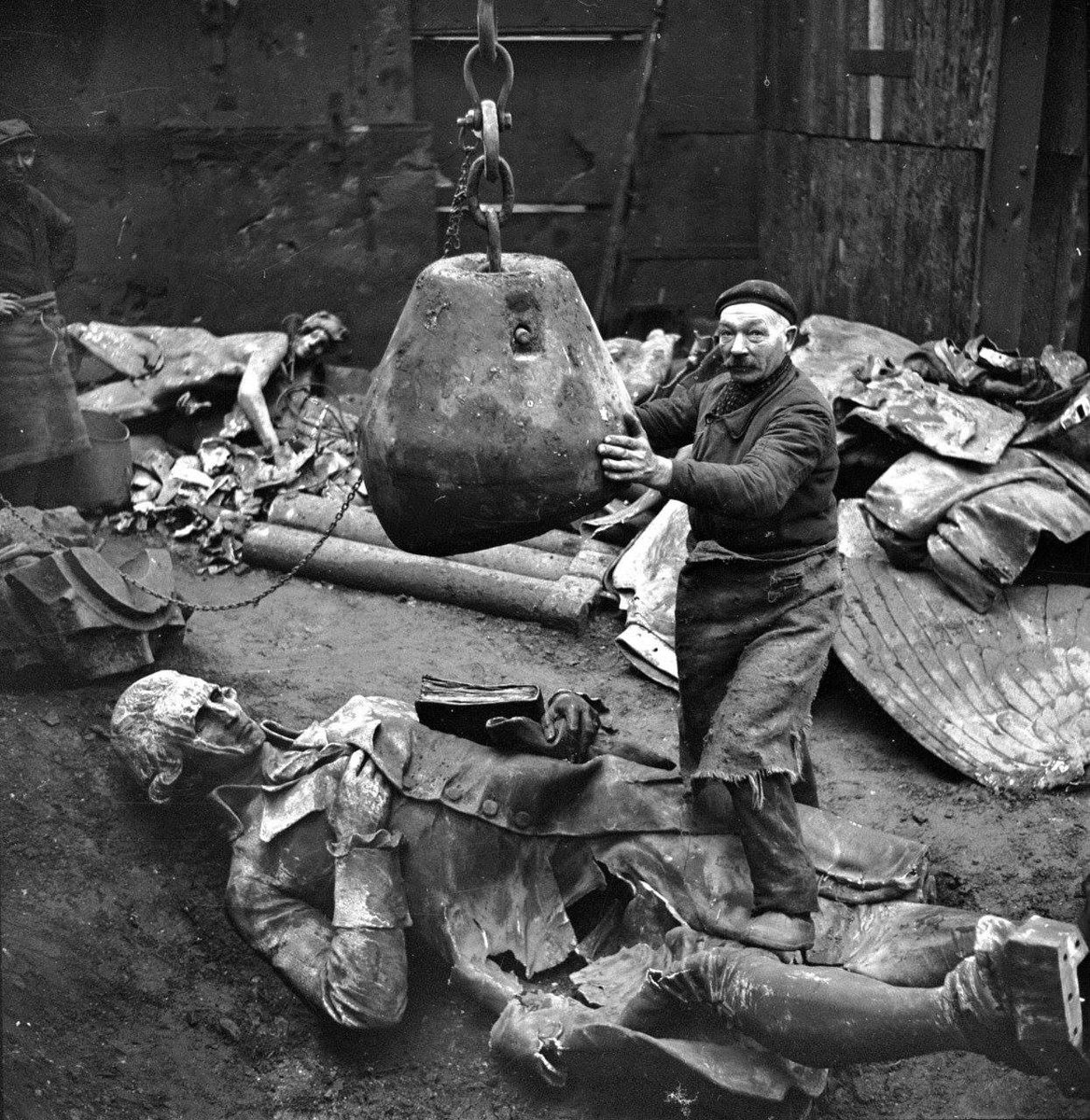 ConfederateAmer's tweet photo. When NAZI took France, they did a systematic destruction of sculptures that were deemed offensive, sound familiar? https://t.co/HBec9zas8R