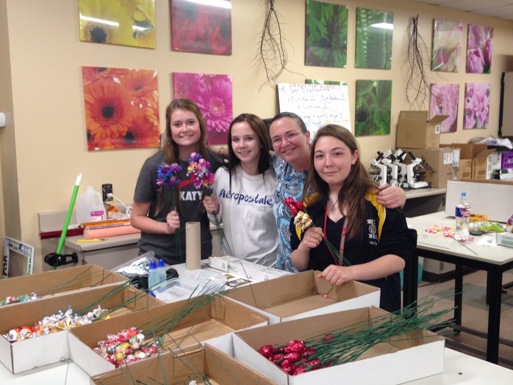@ConroeHigh Floral Design students making flowers for Mother's Day!
