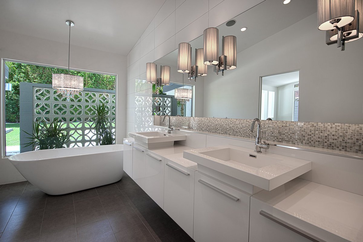 H3KDesign's tweet photo. A deco block wall can add much needed privacy to a luxurious master bath #H3K Photo by P. Ketchum https://t.co/jByTyoeJze