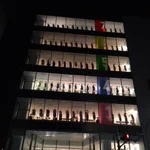 夜のユニクロかっこよすぎる...完全に攻殻機動隊!