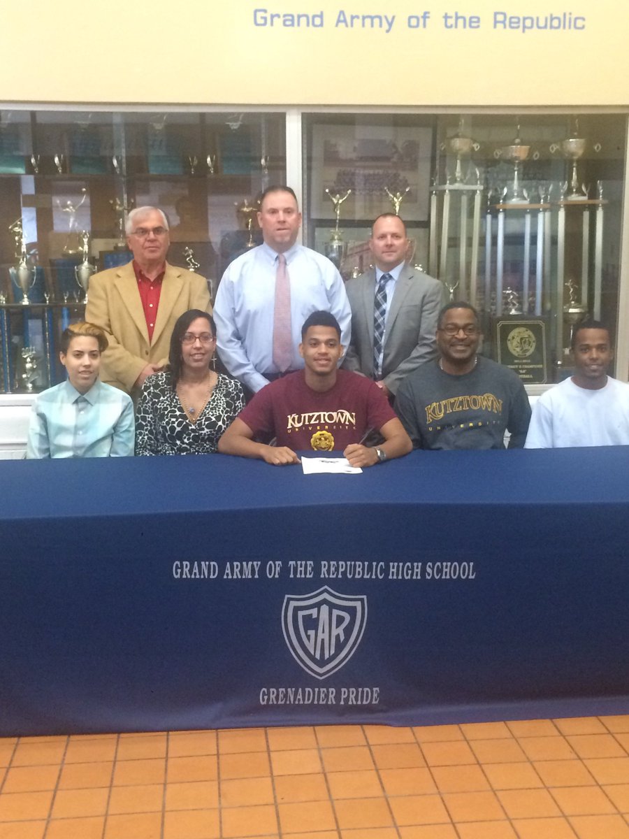 LackFBCoach_P_W's tweet photo. Congrats to GAR Grenadier #7 Dajon Rush on signing with KU. #kutztowngoldenbears #garpride #fromdahill #proudcoach https://t.co/5C7HOLmwfn