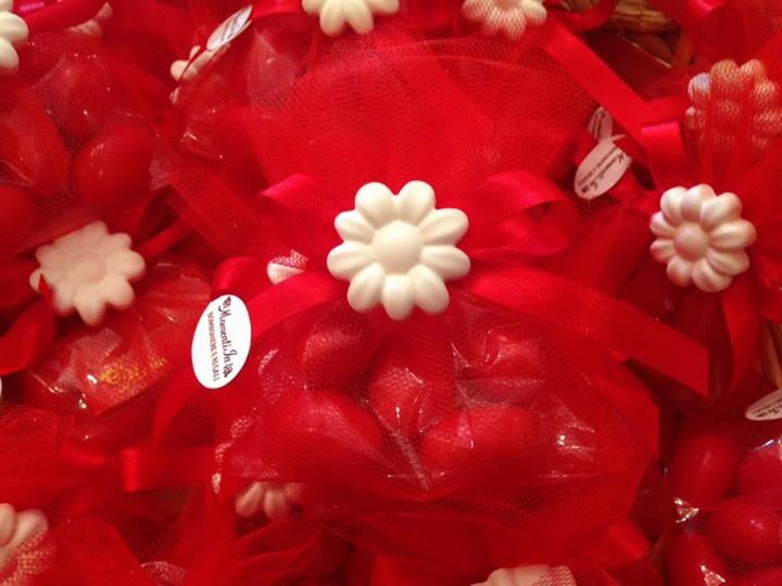 I sogni devono  vedere che siamo coraggiosi auguri Valeria. #laurea #gessetto #tulle #rosso #red #dottoressa