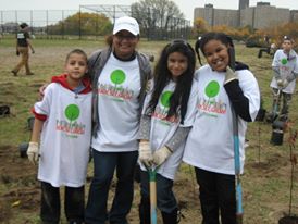 AAPremlall's tweet photo. This is why I'm an #educator. I'm not just growing plants, I'm growing hearts + minds. #urbangardening #permaculture https://t.co/Rtdn50aEHK