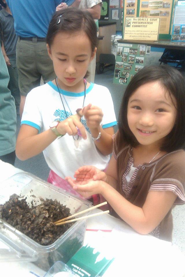 AAPremlall's tweet photo. This is why I'm an #educator. I'm not just growing plants, I'm growing hearts + minds. #urbangardening #permaculture https://t.co/Rtdn50aEHK