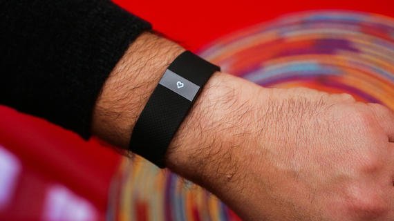 CNET's tweet photo. Fitbit CEO disses the Apple Watch, says it's the "wrong approach to wearable devices" https://t.co/Z74shUXftr https://t.co/duzAjU1HPA