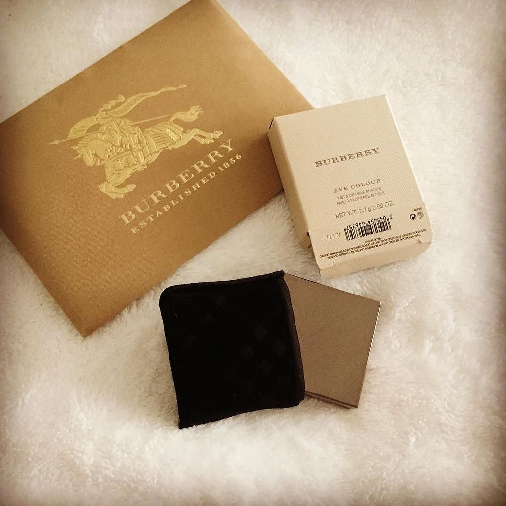 misseyemakeup's tweet photo. monaqueene: got my burberry eyeshadow😻 #love #like #loves #liketkit #makeup #makeupaddict #makeupartist #makeupofth… https://t.co/UR6o7npR8m