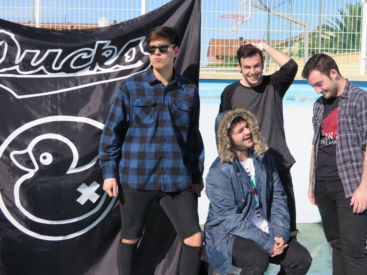 weare_DUCKS's tweet photo. Después de unos días para asimilarlo, somos finalistas del AMBAR Z MUSIC. Estamos muy agradecidos por el support!! https://t.co/0uVLlReuYX