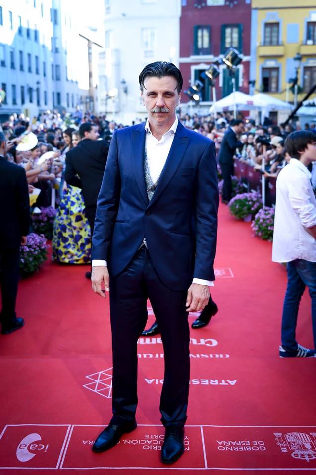 LanajaFactory's tweet photo. @Armando_del_Rio, protagonista de @A3AmarSiempre, en la alfombra roja de #19FestivalMálaga. @Atreseries @SR_stylist https://t.co/yQSjvXTm7n