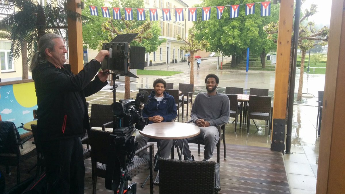 Vas zanima, kako sta se na Slovenijo privadila <a href="/DeeDavisX/">Darwin Davis Jr.</a> in @Cantbefaded32? Odgovor <a href="/MihaMisic/">Miha Mišič</a> pripravlja ob 19.45