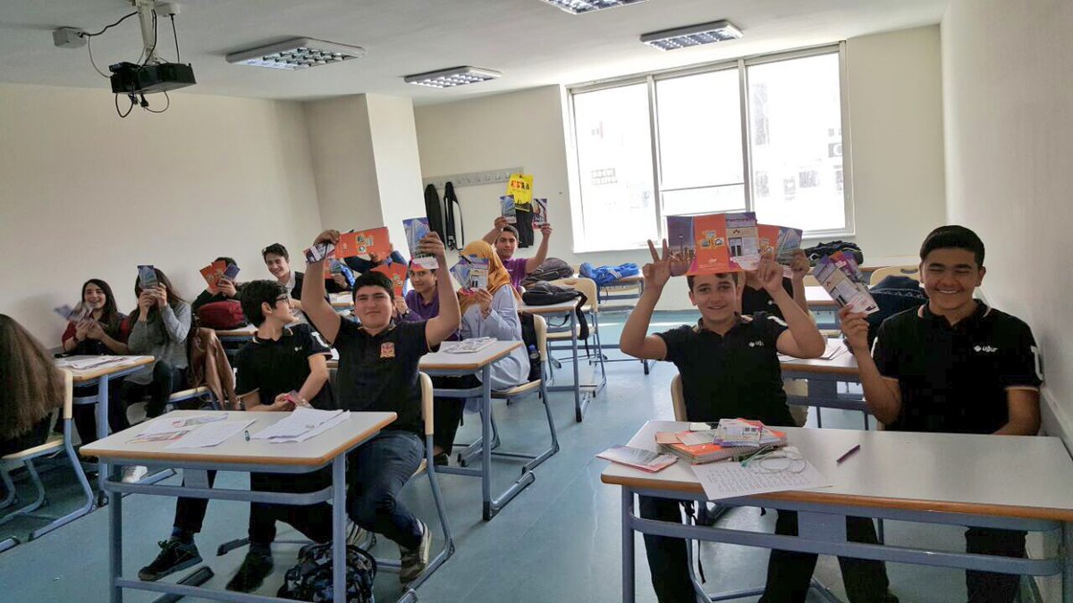ugurintoffice's tweet photo. Uğurlular Uğur International Yaz Okulu programlarını inceliyor🛫🌎🛬 https://t.co/Ufdb61bQnB