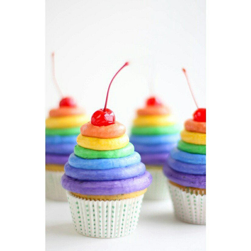 CutestFood's tweet photo. Rainbow Frosting Cupcakes https://t.co/Va113jUgOK
