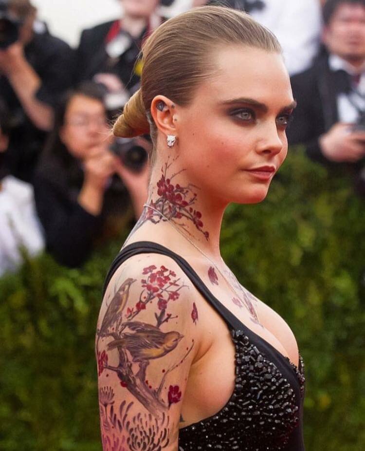 twitmebye's tweet photo. #tb to this masterpiece at the Met Gala last year 💫 @Caradelevingne 
#Caradelevingne https://t.co/R4UnNcWbVz