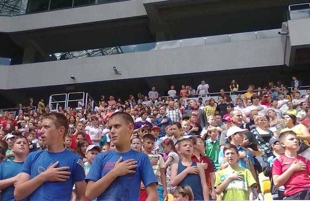 Як тільки заграв гімн України, всі діти з анексованого Криму не змовляючись встали

Діти з анексованог... #today #RT