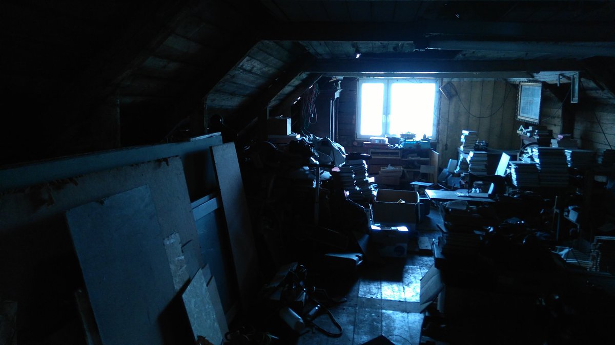 PatrykTarachon's tweet photo. Dzisiaj odkurzyliśmy #zabytki z wujkiem. Świetna sprawa, jestem jednak #sentymentalny. ⌚ #stary #strych #attic #old https://t.co/nuOfMIxL43