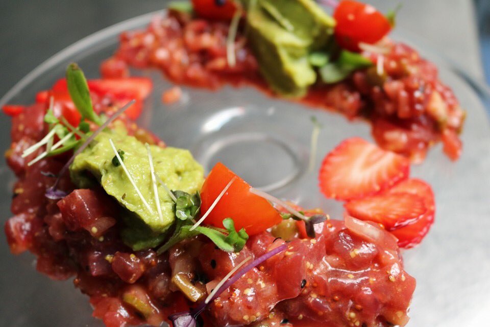 JaenGastronomco's tweet photo. Hoy disfrutamos de este magnífico tartare de atún en @DelArcocheff; presentación impecable y sabor sublime.
¡Así sí! https://t.co/E967hquzSb