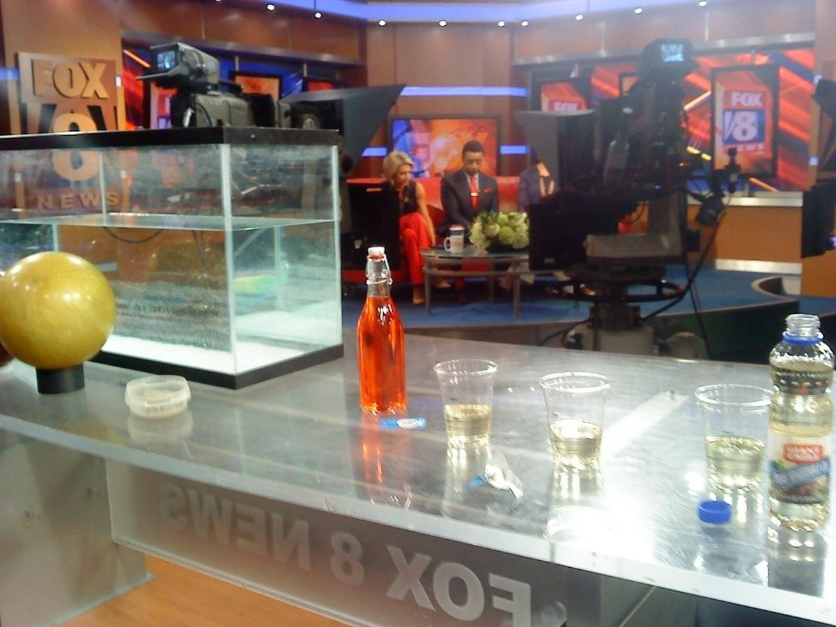 GLScienceCtr's tweet photo. @ScienceDante is ready to go! @fox8news #morningscience https://t.co/UXiwxoyXw1