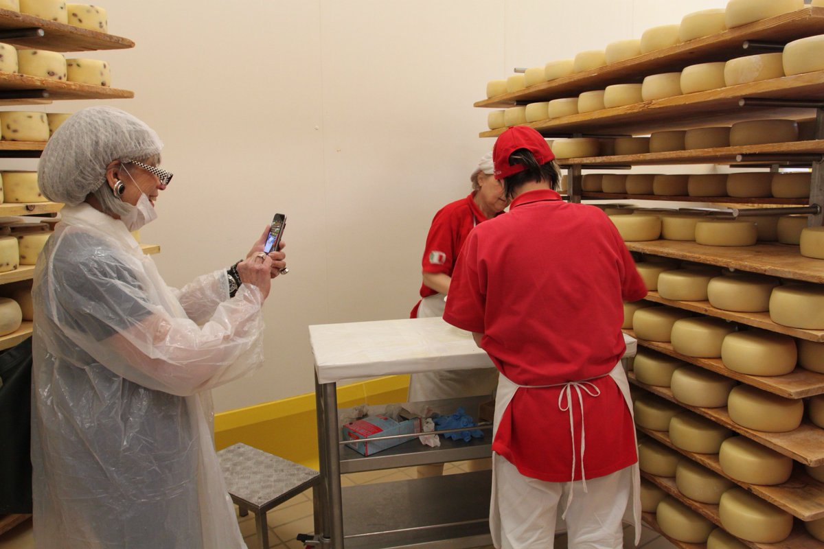 The American journalist Elinor Garely visiting our dairy, it has been a pleasure to meet you! <a href="/diva_inmotion/">Elinor Garely</a>