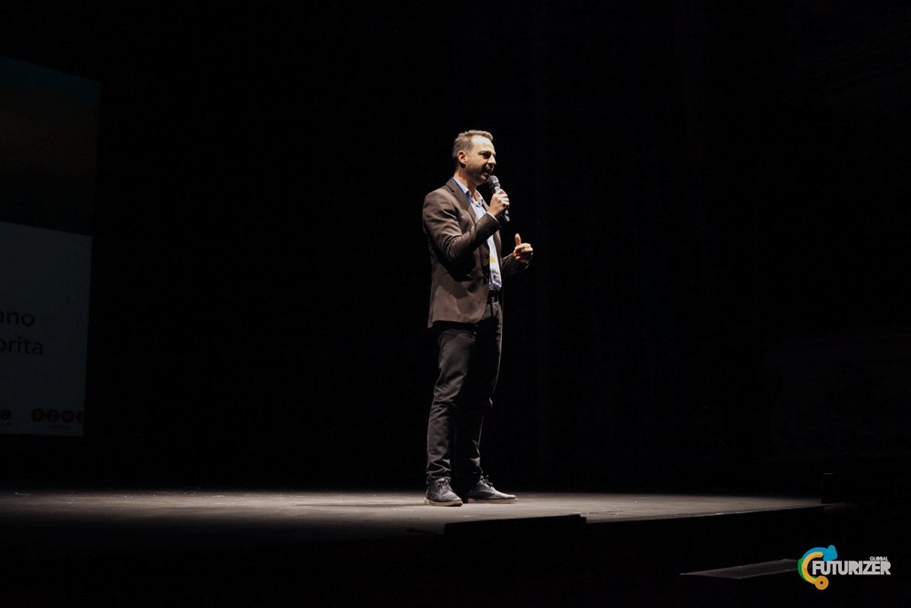 GlobalFuturizer's tweet photo. ¡Gracias @serranocarnicas por apoyar el evento de #GFValencia y retar a los alumnos! ¡Nos vemos en otra edición! https://t.co/IPZpzw6njz