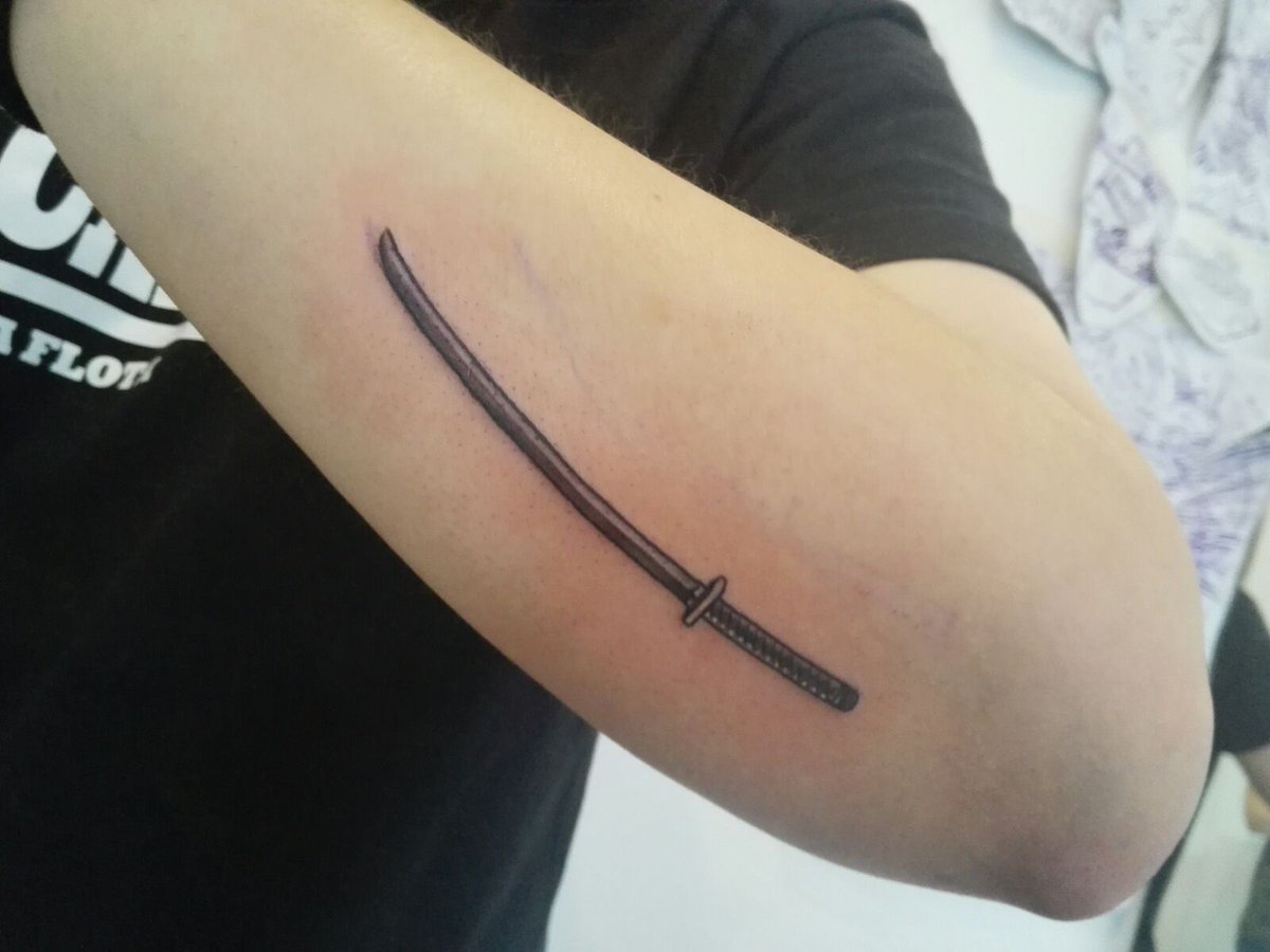 suwieralol's tweet photo. Me conozco una que se le ha ido la chola #katana #palbody https://t.co/zU1hEzTehM