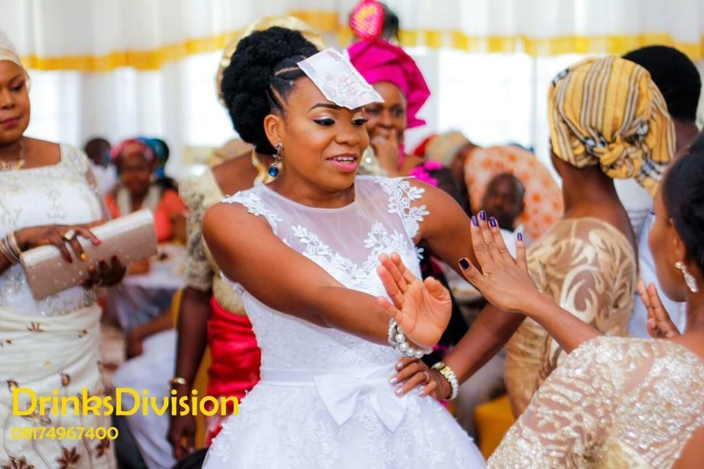 DrinksDivision's tweet photo. Beautiful Onyinye getting her groove on.
#DrinksDivision #Drinks #Owanbe #professionalbar… https://t.co/9UlwF5KCwW https://t.co/iVXgG9yvty