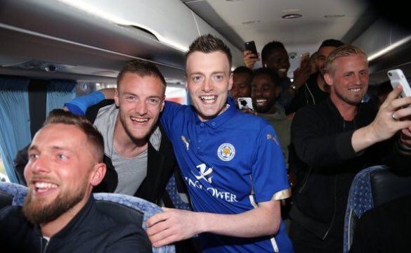 Leicester's driver let Jamie Vardy lookalike on the team bus by mistake 😂