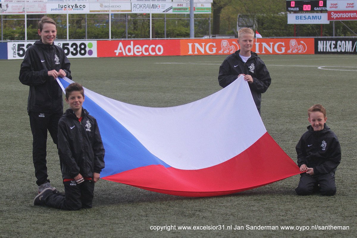 Spelers ,<a href="/Excelsior31/">SV Excelsior'31</a> E1 en D1 vlaggendragers (en ballenjongens) bij interland Oranje Onder 14 vs Tsjechië Onder 14