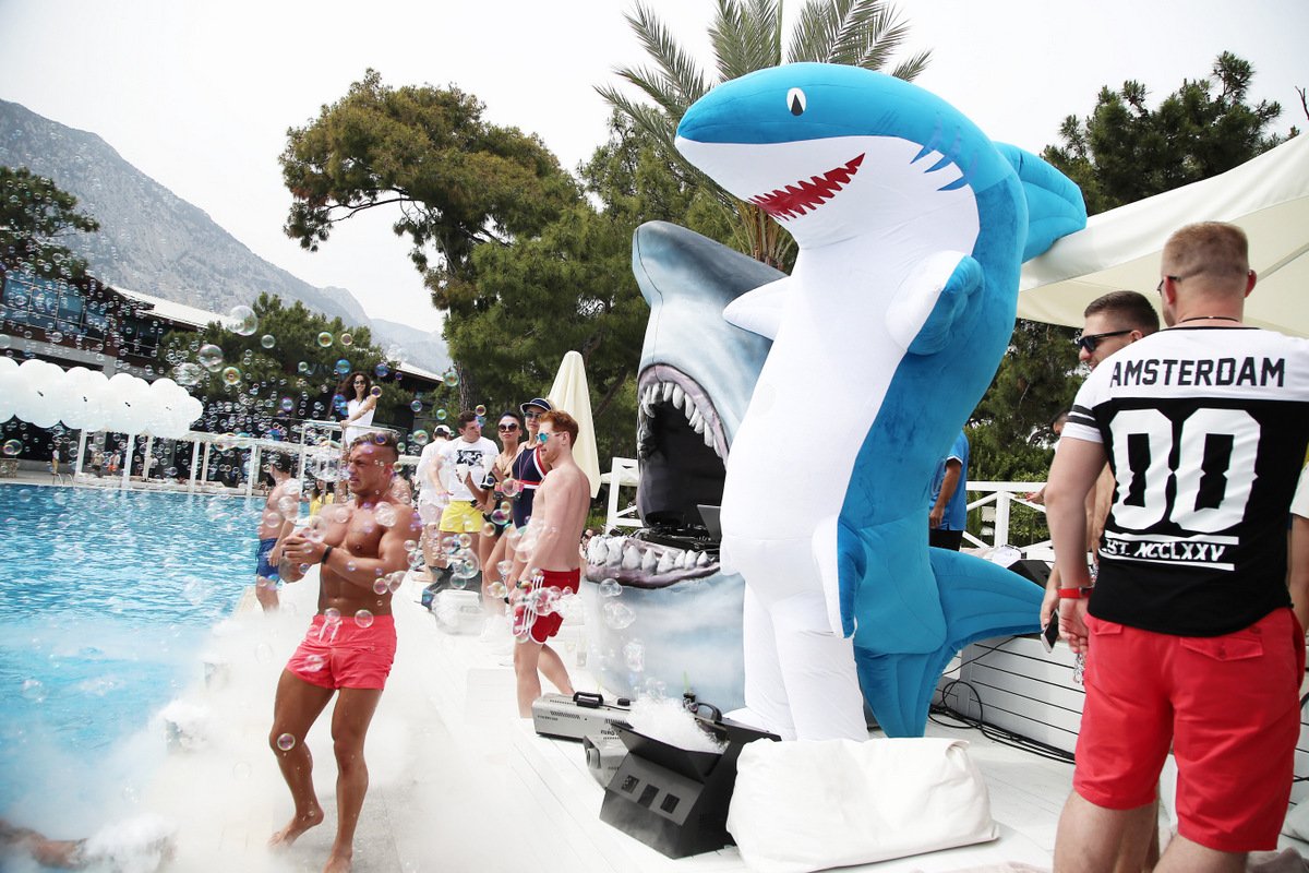 RixosSungate's tweet image. We love white but we love white party more...#RixosSungate #RixosSungateMayFest #RixosSungateMayFest2016