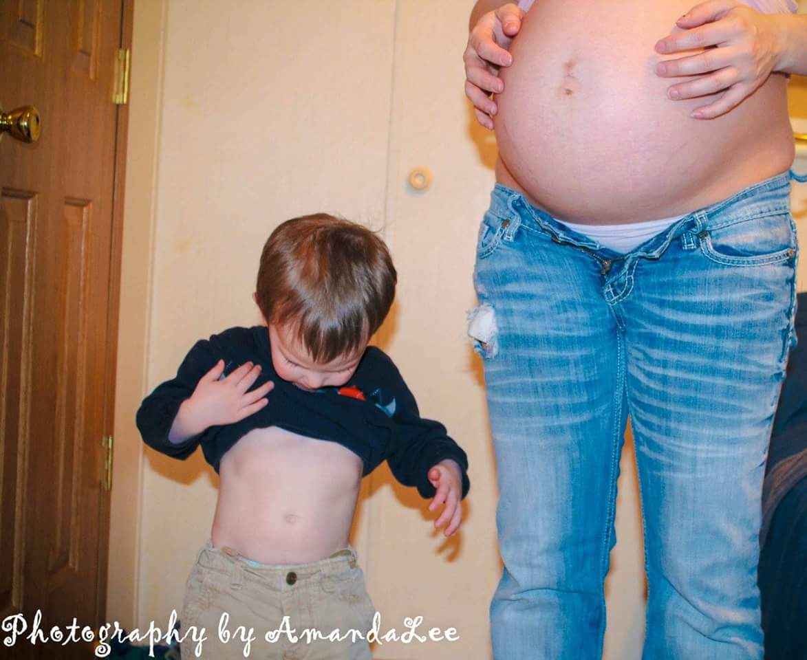 PhotogAmandaLee's tweet photo. Emmy's maternity shoot. One of my favorites! #belly #wheresmybump https://t.co/F13EGlSdQM