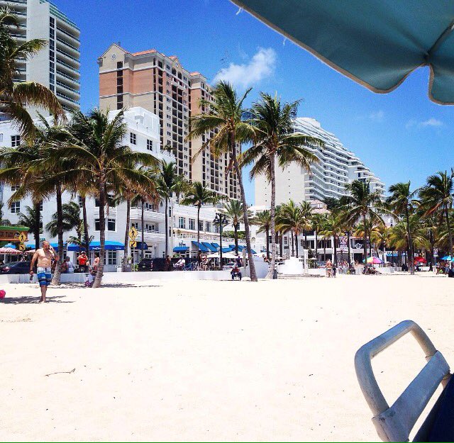 Carmela_CC's tweet photo. #Ms305 #ImInMiamiBitch #FortLauderdaleBeach #MiamiBeach #Miami 😝☀️🙌🏼 https://t.co/a6qmPwhdry