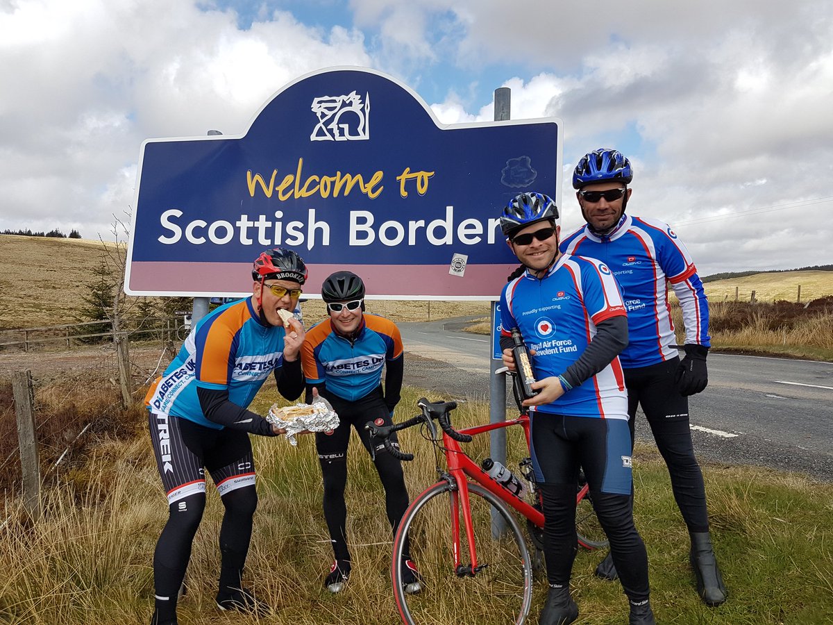 SixSpokes's tweet photo. Picnic time! Thanks again to @AceBikeCo for putting our bikes in perfect working order! #rafbf #diabetesuk https://t.co/7StnfjXB8L