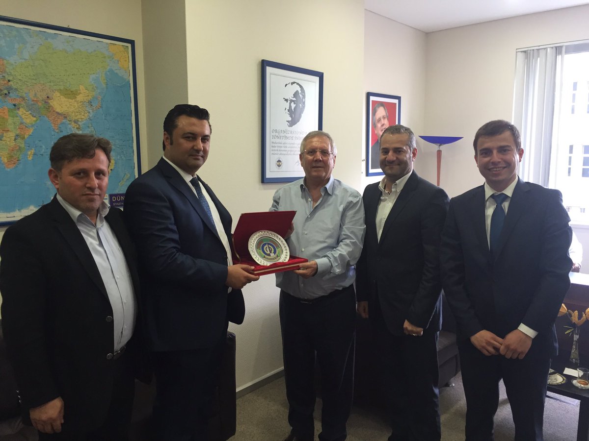 Malkara'ya yapılmasını istediğimiz spor kompleksi için Fenerbahçe SK Başkan'ı Aziz Yıldırım'ı ziyaret ettik...