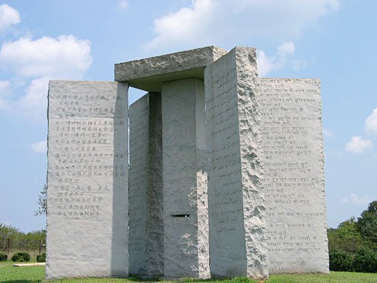 Las Piedras Guías de Georgia: Escultura de granito en Elbert County, GA  erigida en 1980 #50estados50monumentos