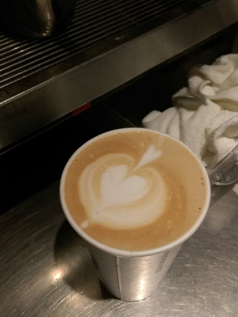 ohgawditskasee's tweet photo. @QuameCXXX Quame made some perfect latte art today! #Stroudsburg #14119 #squadbucks #d1087 #tobeapartner https://t.co/zG0xiBeKnh