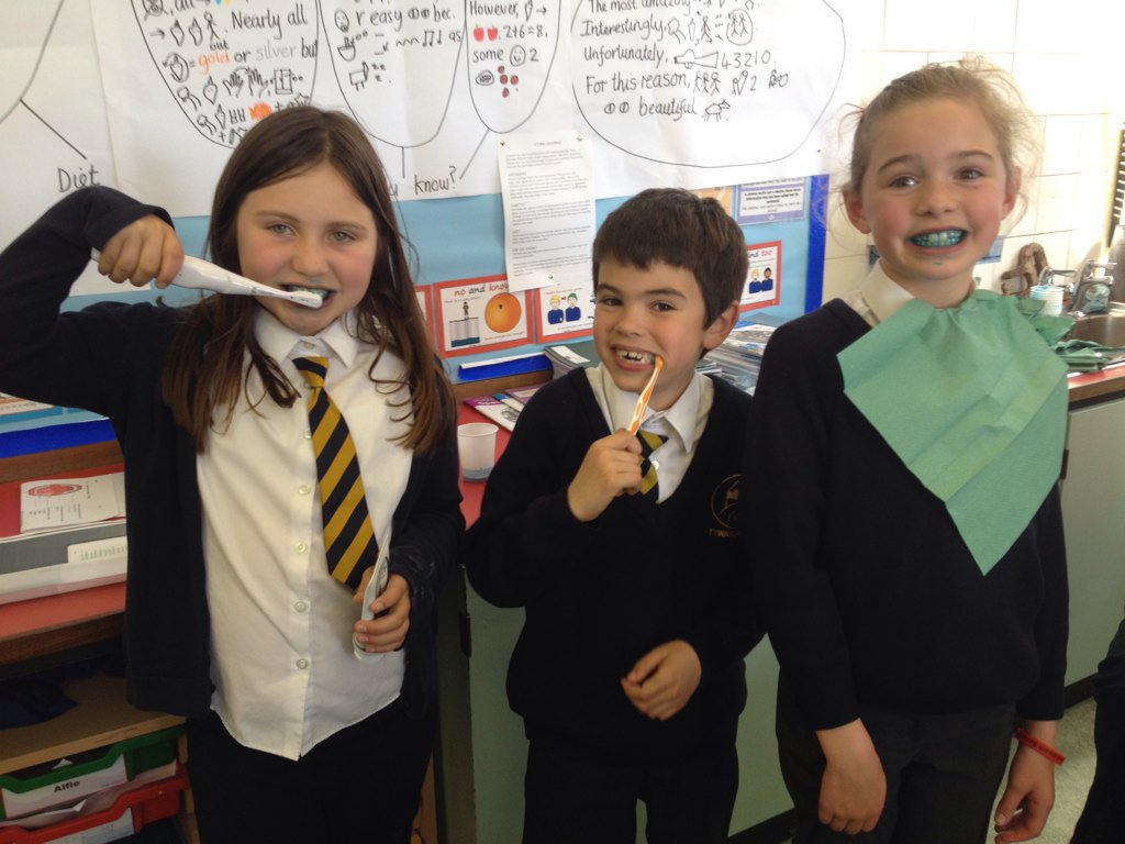 Learning to clean our teeth properly is a cool, blue job as Class 6 have been finding out