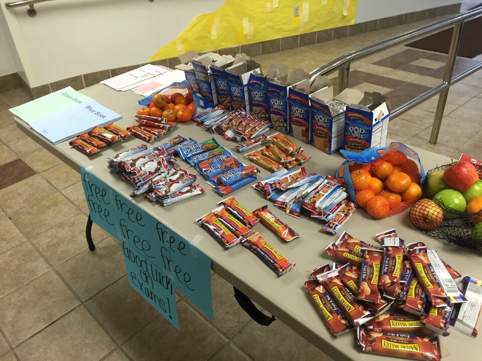 LHRAVols's tweet photo. Today is the first day of our Treats for Finals. Come down and pick up free scantrons and breakfast goodies! https://t.co/VlTJQRbOyi