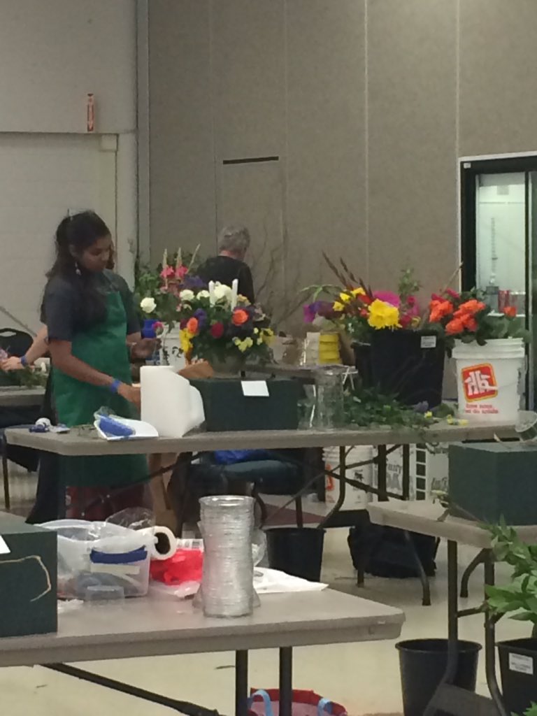 TCDSBSkills's tweet image. Floristry! #teamTCDSB