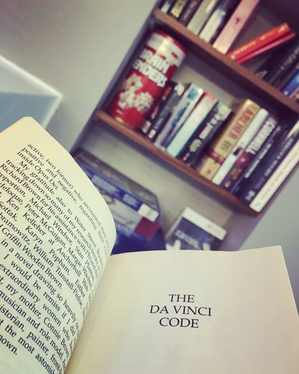 HIEXcroydon's tweet photo. We now have a library with books and games for our guests use. Grab a beer and a book and unwind after a long day! https://t.co/QsIF21t4Oz