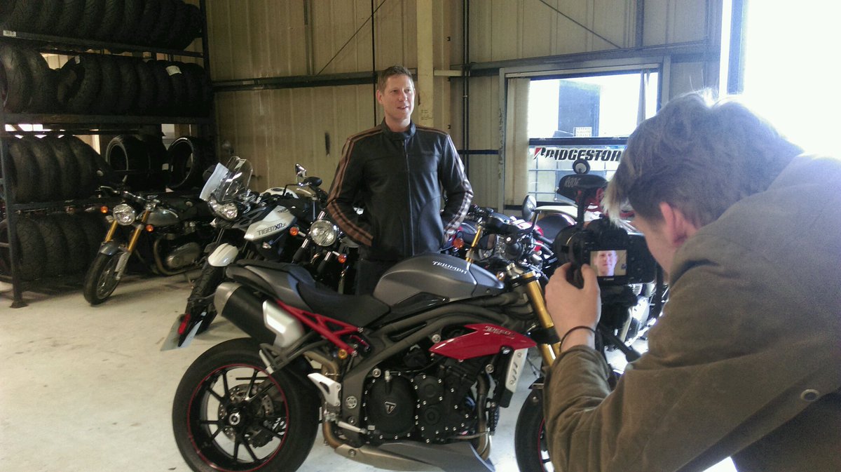 Gareth_Bright's tweet photo. Great to see @Gary_Johnson69
Getting ready for the @iom_tt on his new #SpeedR @UKTriumph @OfficialTriumph @TT3Racing https://t.co/h3U4iBc2oq