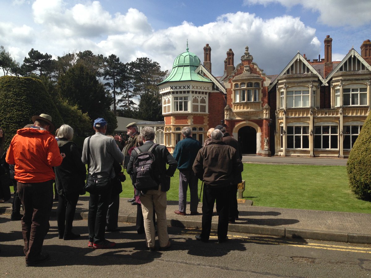 HenryRussell1's tweet photo. Conservation course visits last wk Avebury &amp; Bletchley #conservation @HenleyBSchool https://t.co/fNjGM2v0ki https://t.co/Hb6m1rgluC