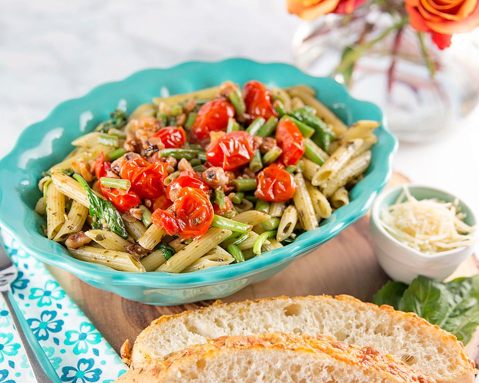 Fresh Greens Pasta, made w/ <a href="/BarillaUS/">Barilla US</a> Pronto Pasta is on the blog. goo.gl/61K2in  #DinnerOnDemand #ad