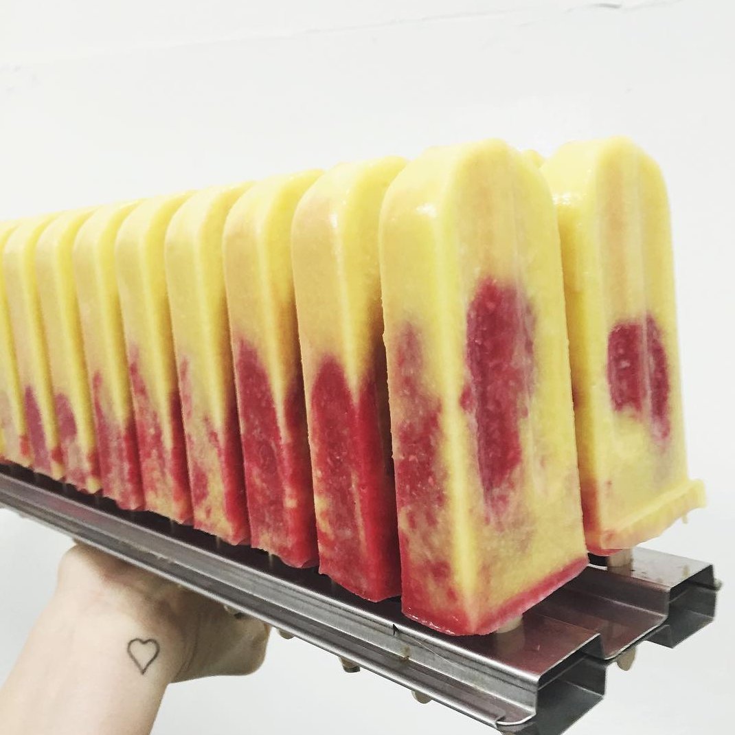 LICKALIX's tweet photo. Before &amp; after... Our #lollylovers seem to really enjoy our #MangoRaspberrySwirl! Need to make more very soon! :) https://t.co/ppcLasjG5t