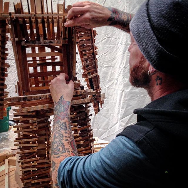 radiohead_fr's tweet image. La tour ! La tour ! #LP9 #BurnTheWitch