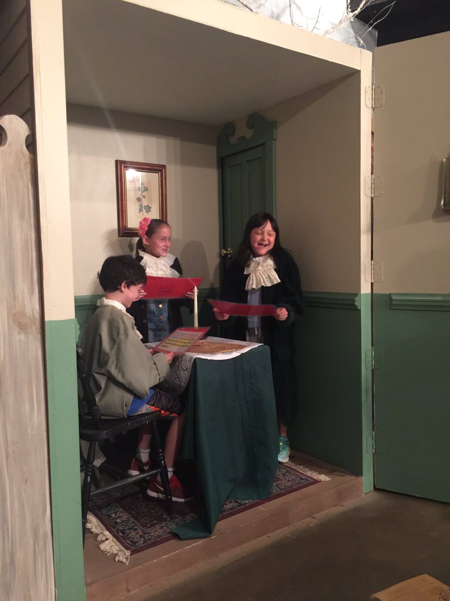 AmeliaHenritze's tweet photo. Ben Franklin and Thomas Jefferson discussing the Declaration of Independence #TrinityLearns @paigercoker https://t.co/DWEblvb38B