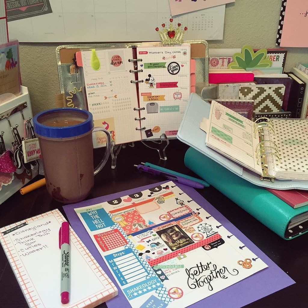 helenjacksonja1's tweet image. Morning planning and list making!! #goodmorning #plannerdesk #planningspace #shakeology #lists #plannergirl #planne…