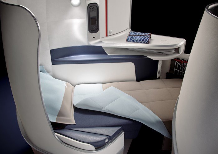 DeoCompresse's tweet photo. " @airfrance lance un Night Service” I @AirInfoAviation Avec son #Deocompresse en cabine ;) https://t.co/IV3dhysFJB https://t.co/AWzTpvPtfz