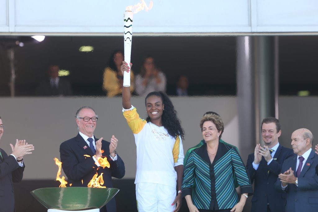 FabianaClaudino's tweet image. Sou negra, mulher, brasileira e atleta. A emoção de representar o povo brasileiro na chegada da chama olímpica...