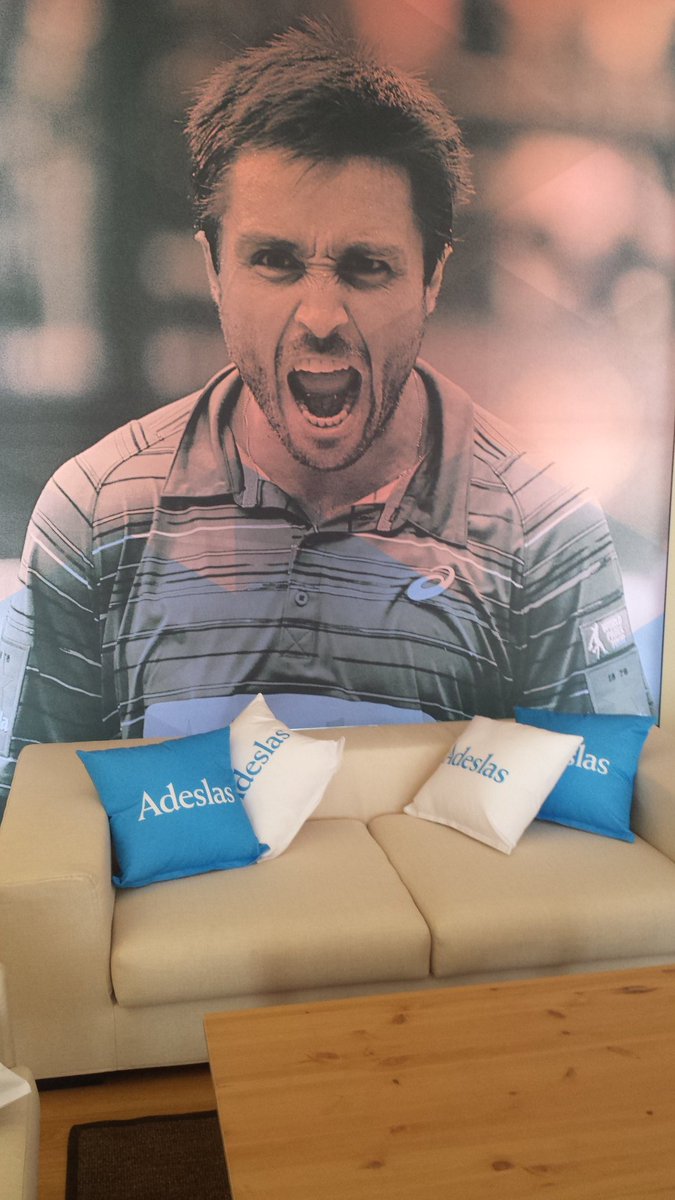 Pabloptmc's tweet photo. Hoy #SegurBonus disfrutando con #Adeslas en el #WorldPadelTour en el #RealClubPolodeBarcelona https://t.co/aoEQdCoKHF