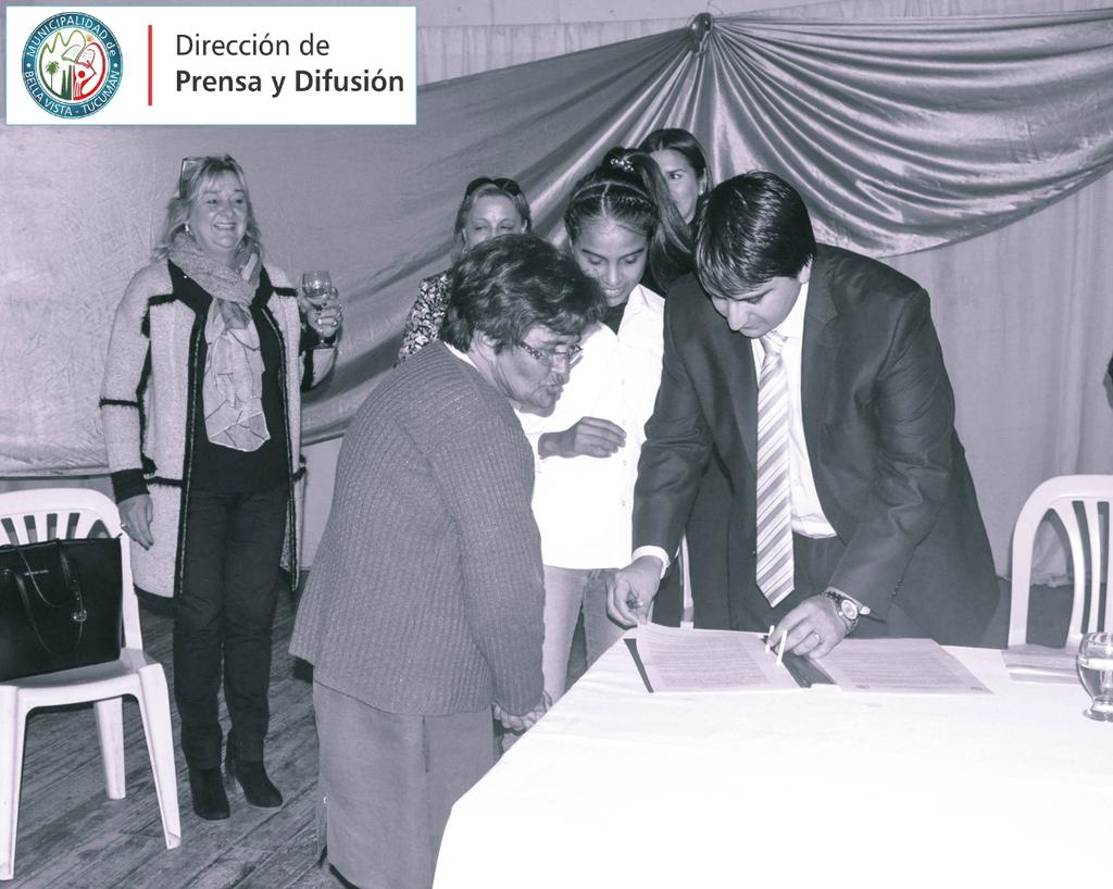 PrensaBV's tweet photo. El intendente Sebastian Salazar, firmó un convenio de pasantias, con la escuela San Vicente de Paul. https://t.co/rghYHHjc1T