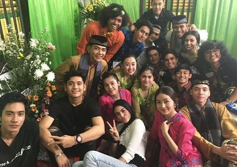 stefwillona's tweet photo. Edisi kondangan hihihi @steff_william @15natashawilona @Kathyindera @Rayafitrinur @hitocaesar @uwen_imoet https://t.co/jRobuH9eXO