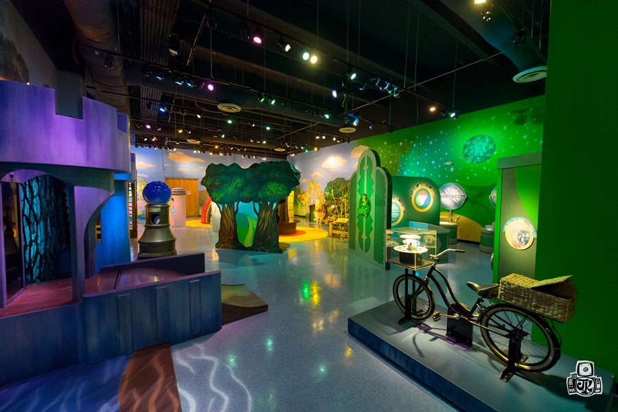 ExhibitFiles's tweet photo. For Rent: Wizard of Oz - a multi-sensory, cross-disciplinary exploration of the Land of Oz. https://t.co/VdsbDUEK7d https://t.co/d3PBwPI2QW